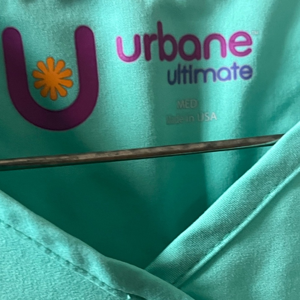 Urbane scrub top , mint color, size med